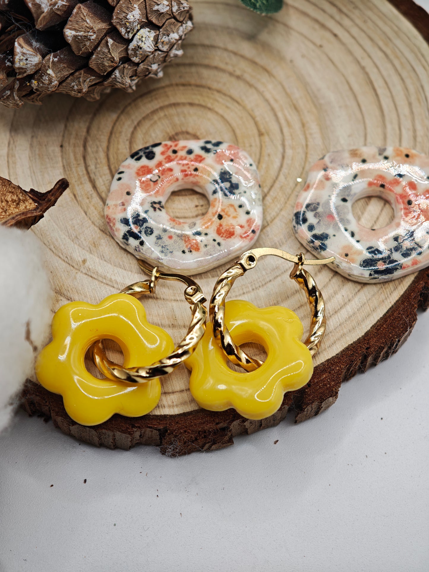 Coffret boucle d oreille interchangeables jaunes et fleuries