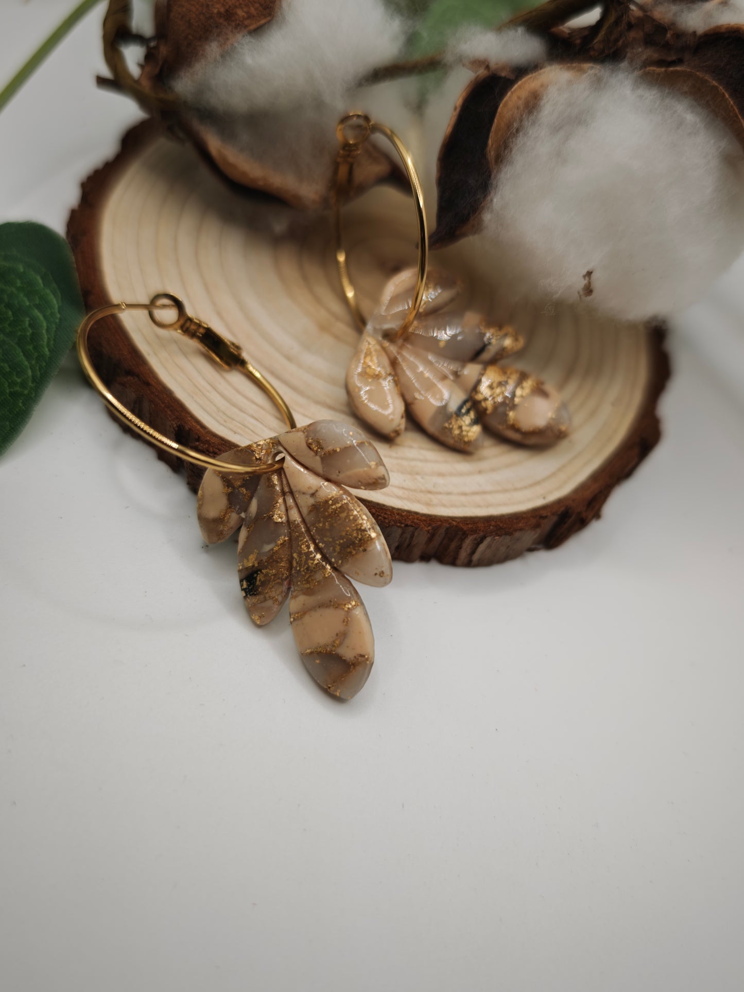 Boucles d'Oreille Feuilles Beige Or - Créoles Acier Inoxydable Artisanales