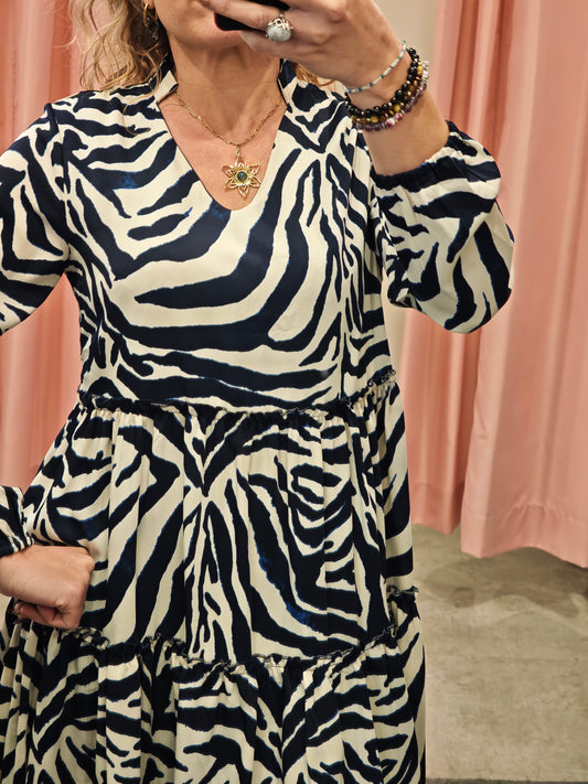 Robe marine et écrue