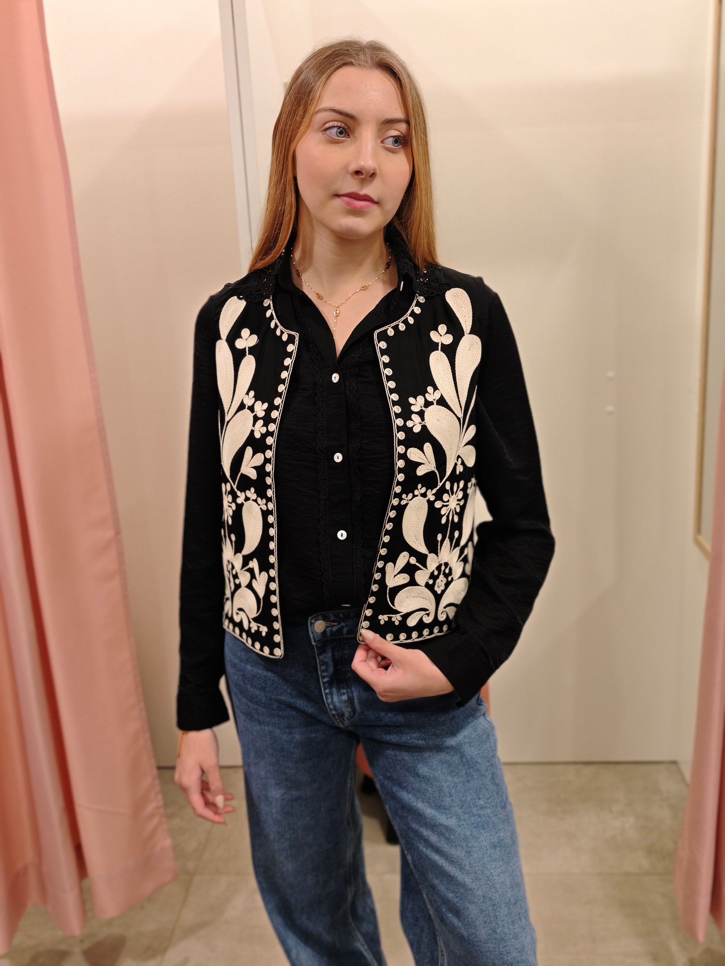Boléro noir brodé