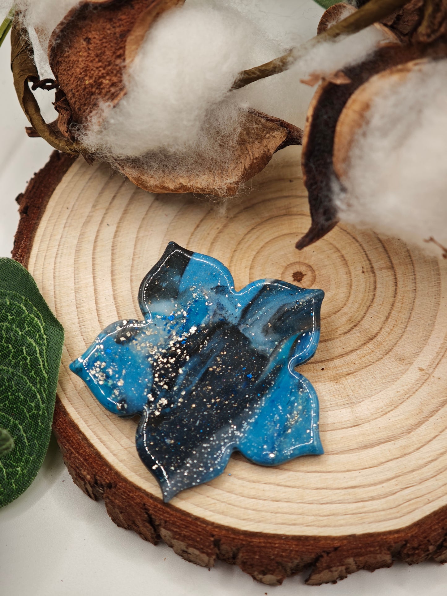 Broche Fleur Bleue Artisanale - Argile Polymère & Résine 4,5cm