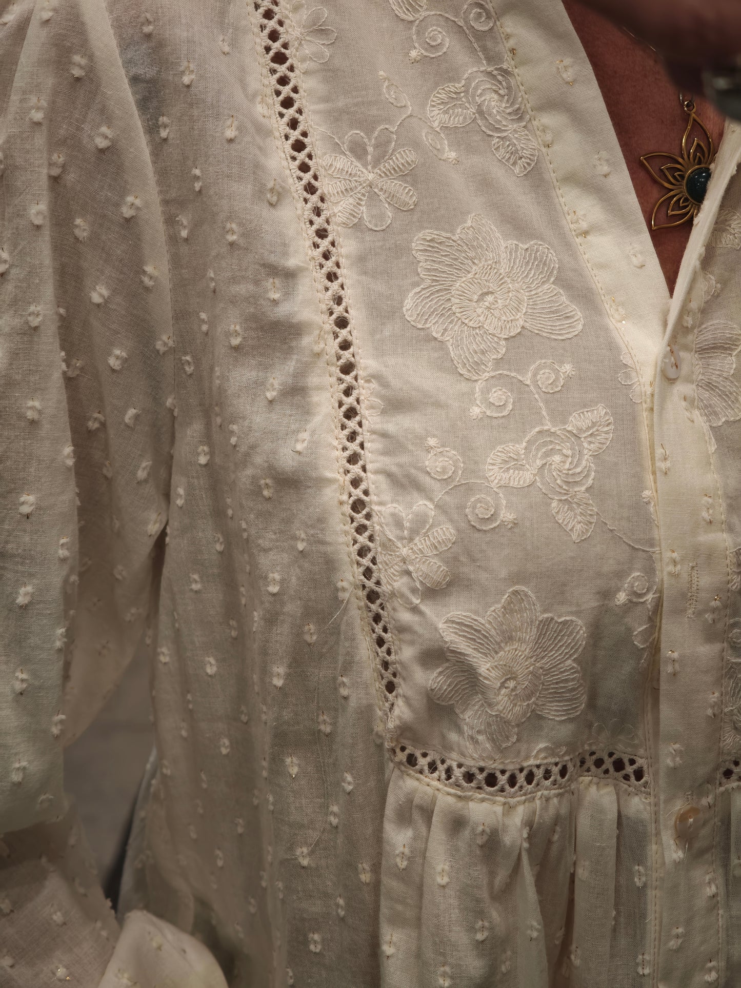 Blouse écrue brodée