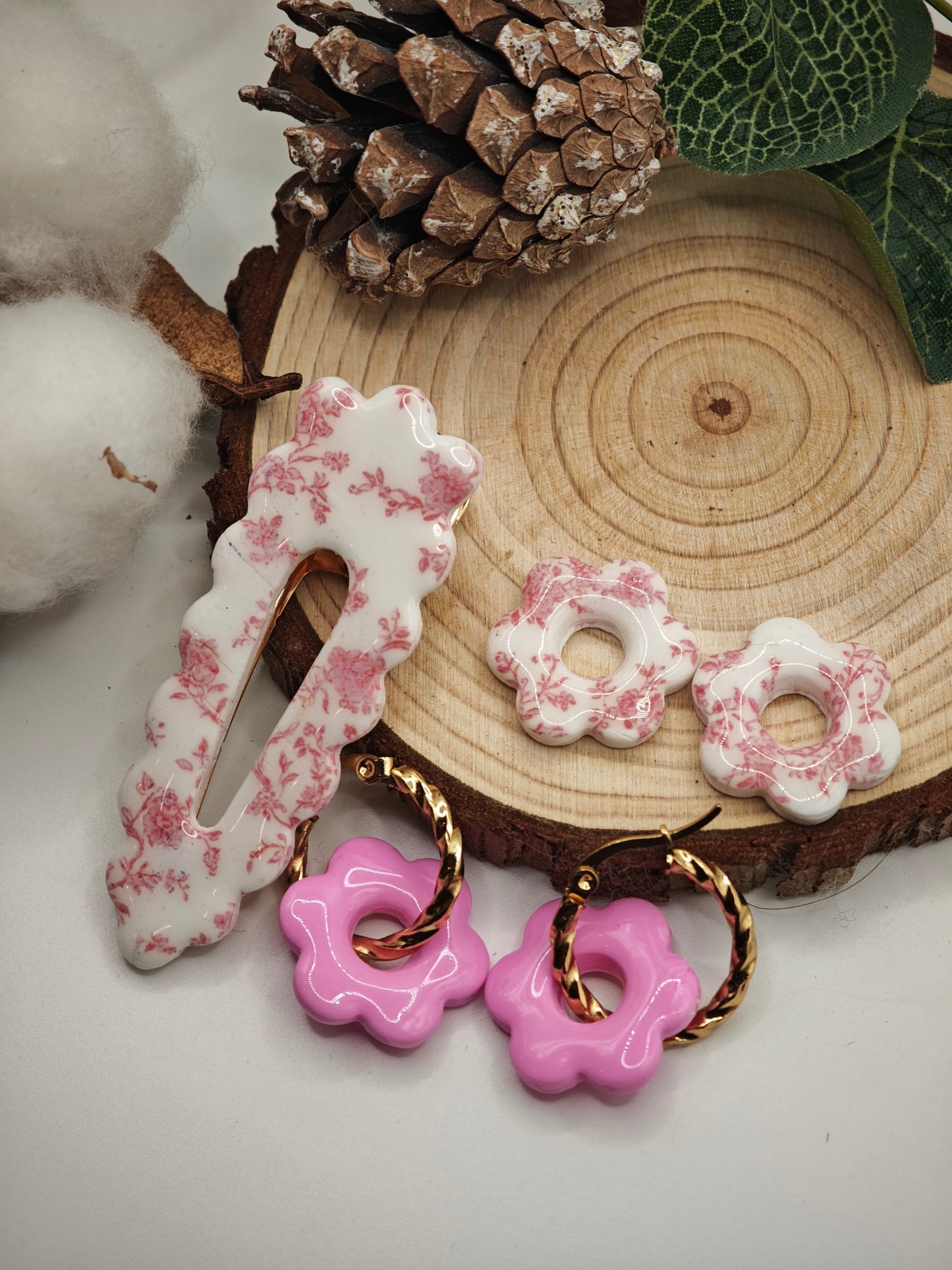 Coffret boucles d' oreilles interchangeables et barrette rose