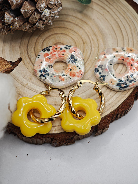 Coffret boucle d oreille interchangeables jaunes et fleuries