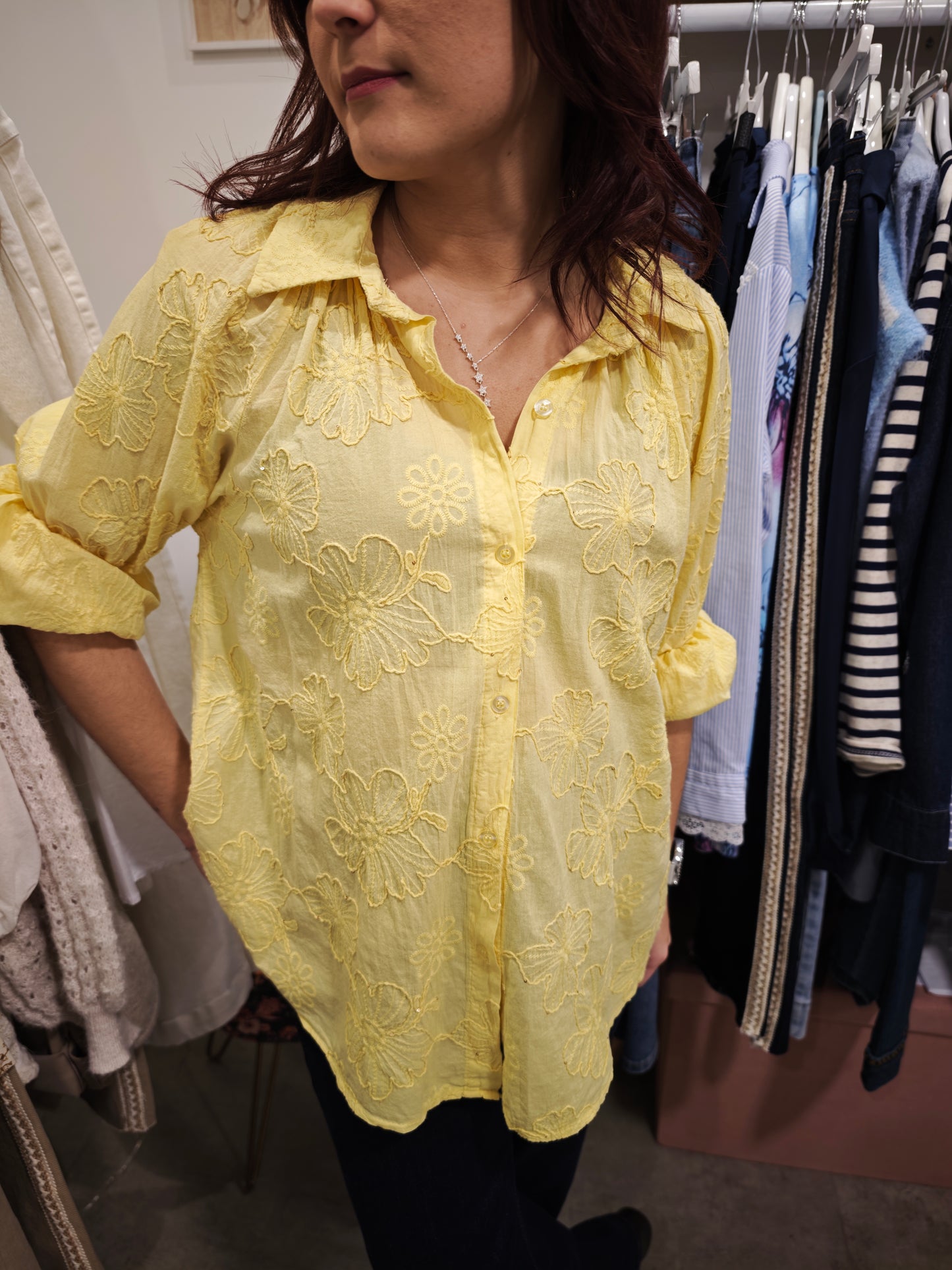 Chemise broderie fleurs différents coloris
