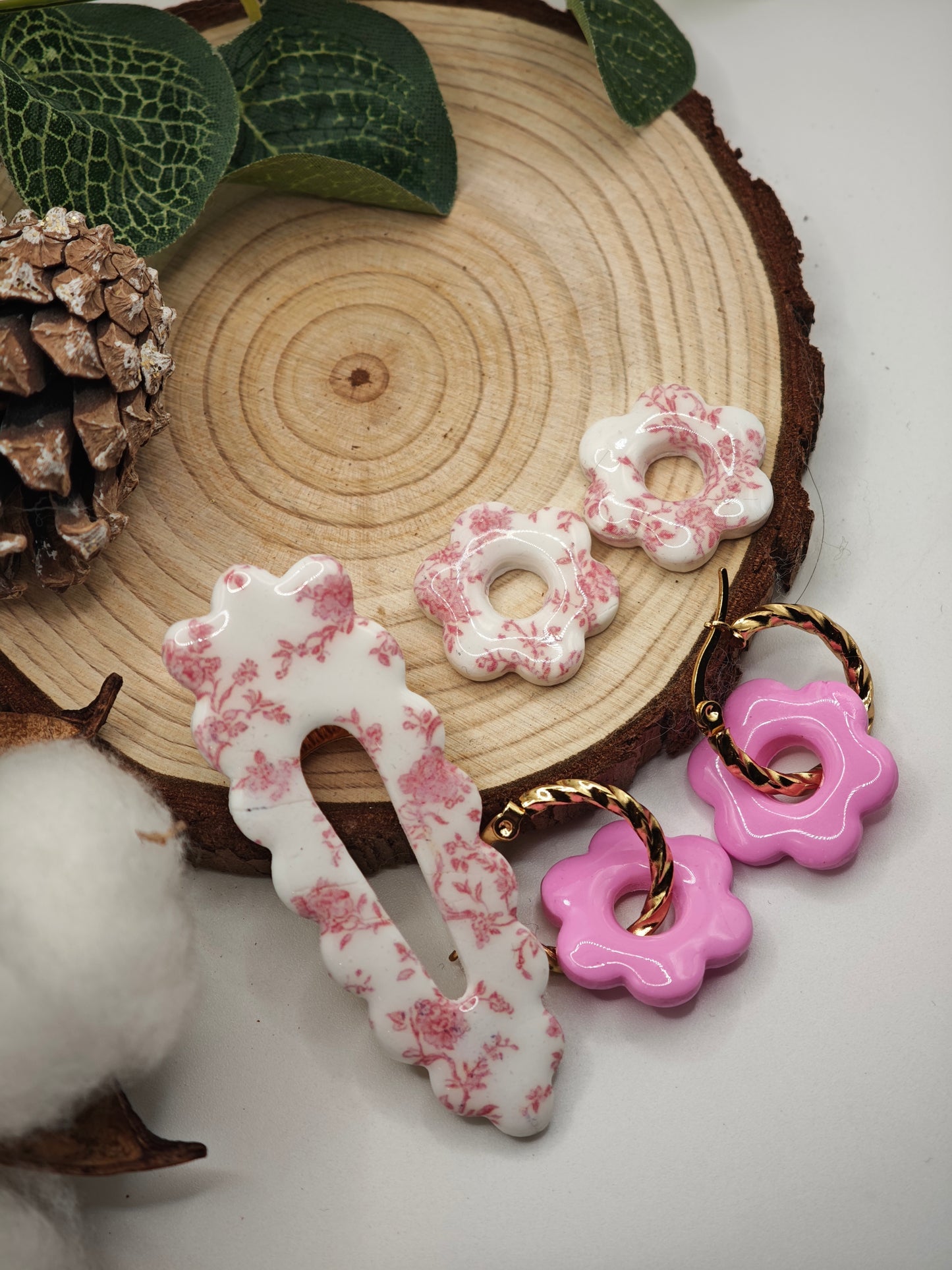 Coffret boucles d' oreilles interchangeables et barrette rose